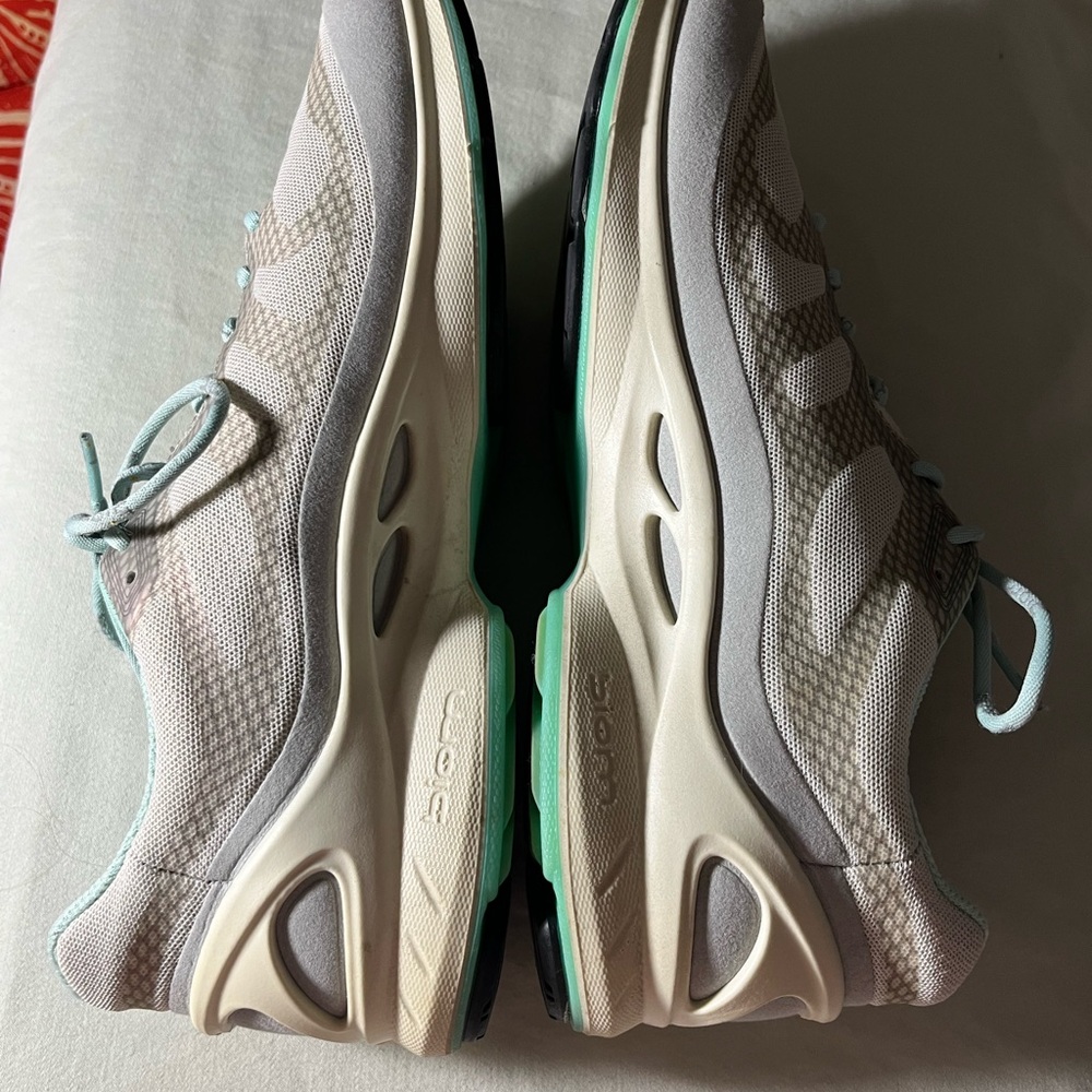 ecco sneakers